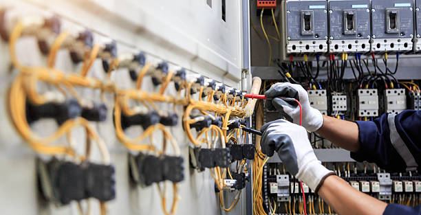 Professional Electrician technician working in Cleveland, OH